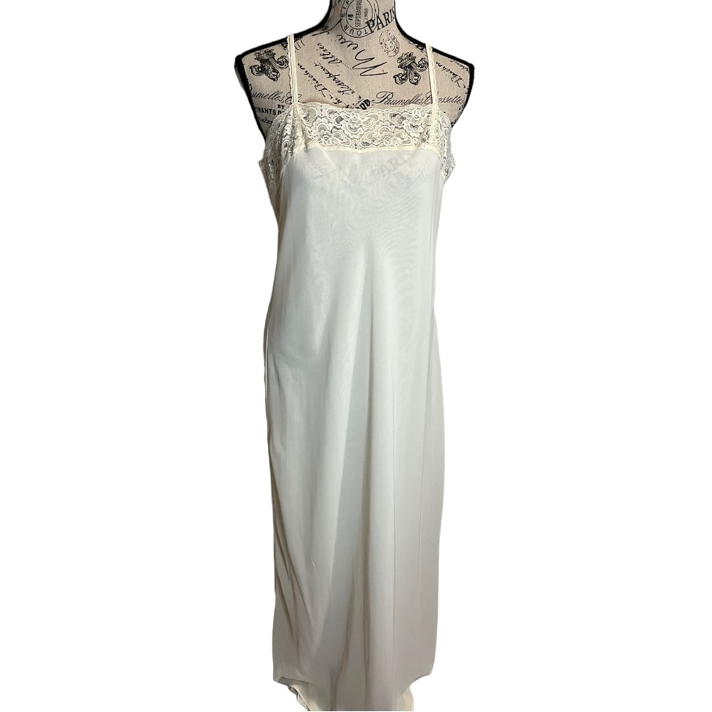 Lord & Taylor Cream Nightgown - Picture 2 of 10